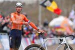 Van der Poel sigue siendo el rey: ¡sexto Mundial de ciclocross!