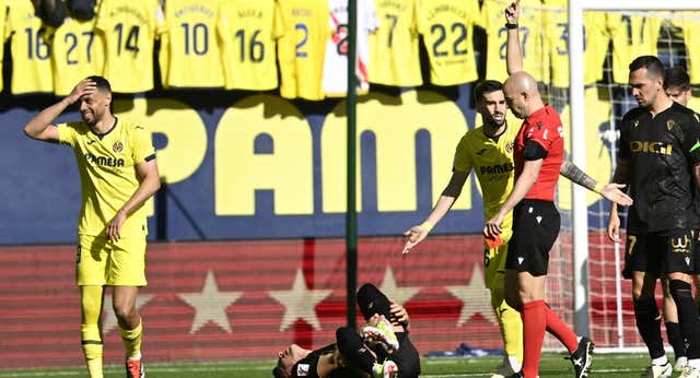 Álex Baena pone la magia ante un Cádiz con brotes verdes