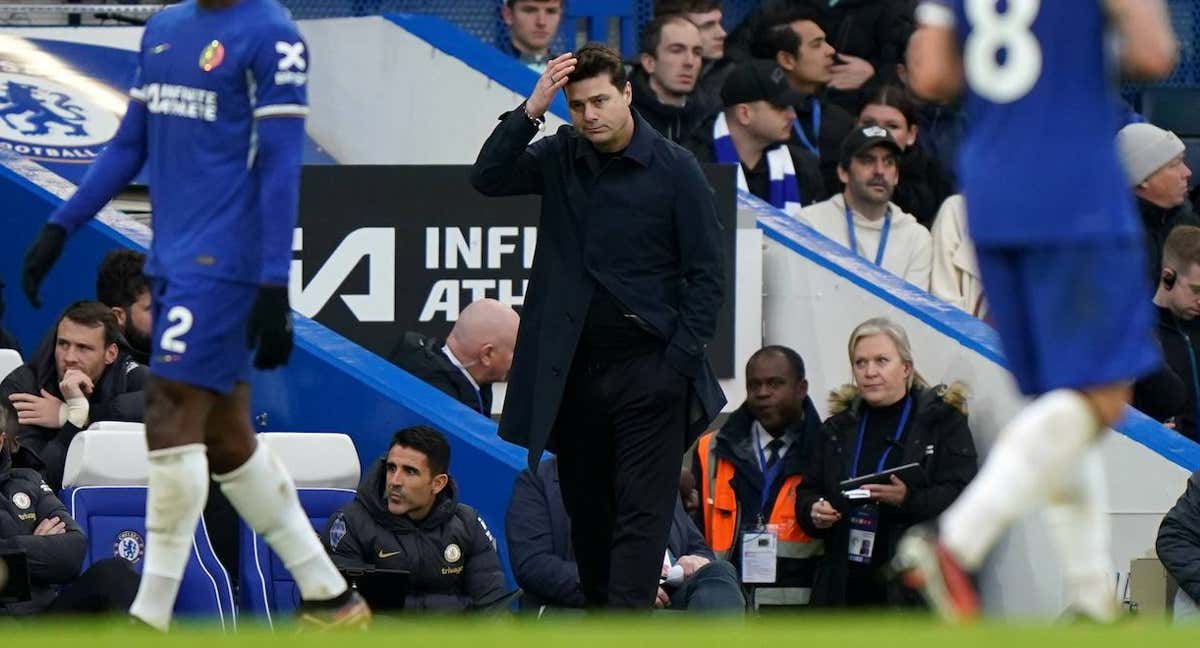 Mauricio Pochettino, en la línea de banda, durante el partido contra el Wolverhampton./REUTERS