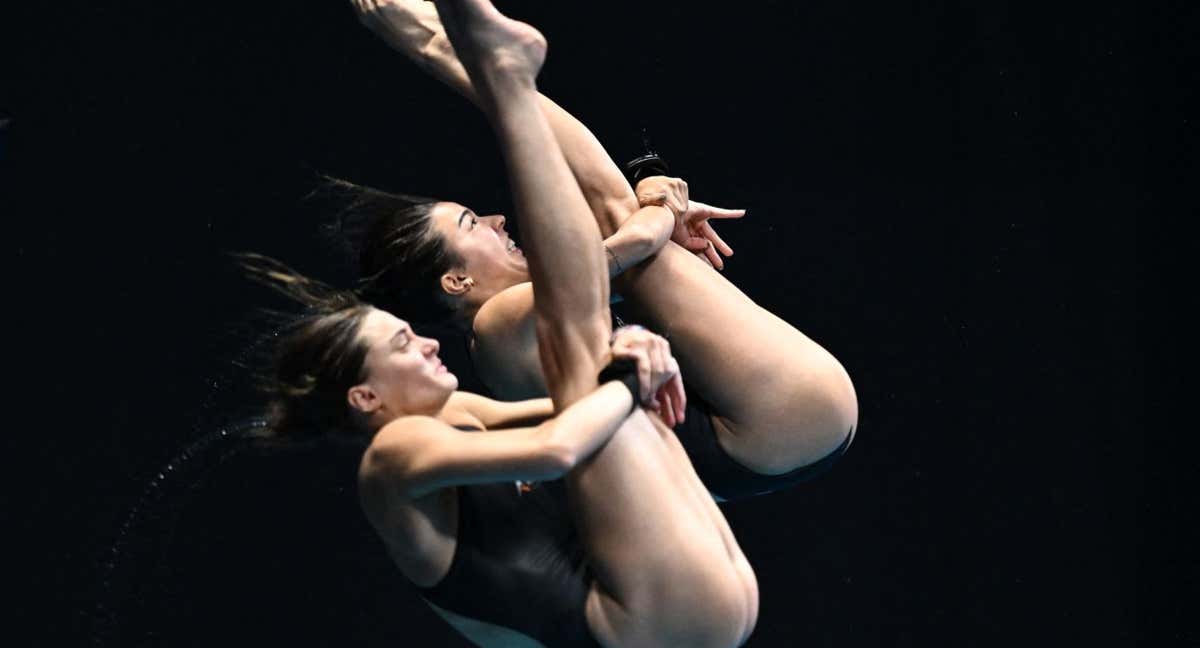 Ana Carvajal y Valeria Antolino en el ejercicio de saltos plataforma de 10m. /AFP