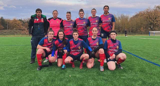 Un club navarro denuncia que intentaron sacar fotos a sus jugadoras en las duchas
