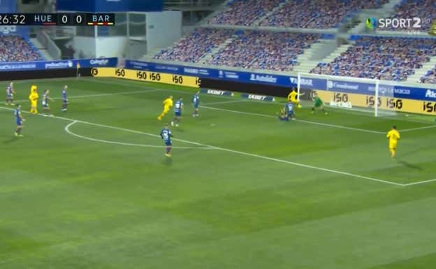 De Jong remata delante del portero.  WYSCOUT
