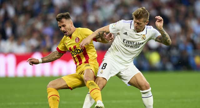 Toni Kroos y Aleix García frente a frente: así dominan usando el mismo pase
