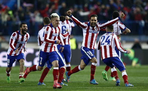 Griezmann, Arda Turan o Jesús Gámez celebran la victoria en penaltis ante el Leverkusen.  Oscar del Pozo