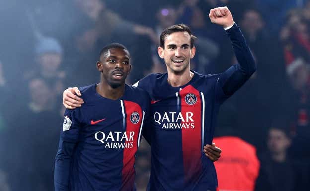 Dembélé y Fabián Ruiz celebran el 2-1. REUTERS/Stephanie Lecocq