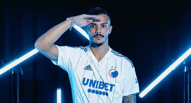 Triunfó en las inferiores de Portugal, jugó en siete posiciones, no falla un penalti y reta a Ederson
