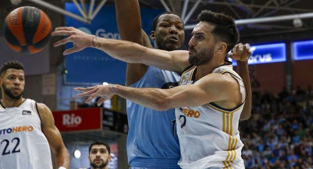 Tavares y Campazzo lideran la remontada del Real Madrid