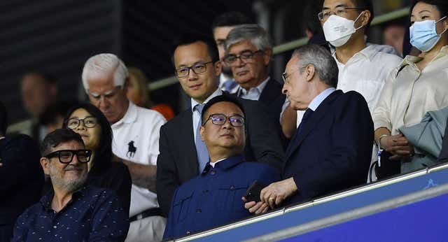 Un grupo de aficionados se une para recomprar el Espanyol: «Chen nos ha abandonado»