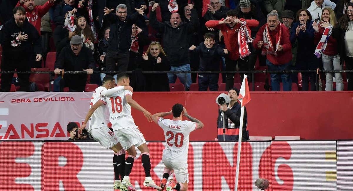 Isaac Romero celebra el gol anotado al Atlético./AFP