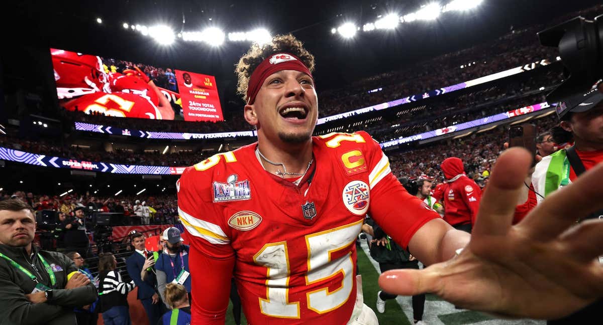 Patrick Mahomes celebra el triunfo en la Super Bowl.