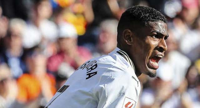 El balón parado, cara y cruz en el Valencia