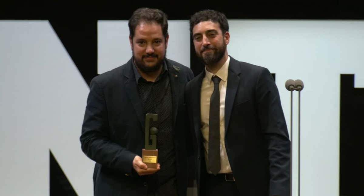Relevo recibe el premio 'Comunicación' en la gala de la revista Gigantes.