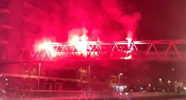 Crece la tensión en el Valencia: el club se planta ante el «Corona, bastardo»