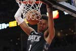 Victor Wembanyama explota en Toronto con un triple-doble directo a los libros de historia