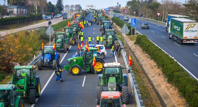 La Vuelta a Andalucía “peligra” por las huelgas de agricultores: suspendida la primera etapa