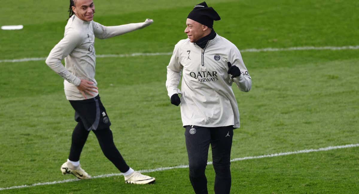 Mbappé, en un entrenamiento con el PSG./REUTERS