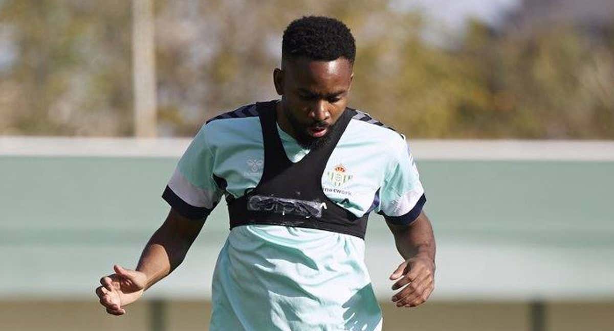 Bakambu, en el entrenamiento del Betis./RBB