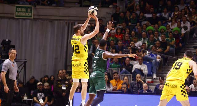Doornekamp firma un partido perfecto para silenciar Málaga y tumbar al campeón
