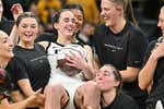 A Caitlin Clark se le acaban los récords: máxima anotadora de la historia del baloncesto universitario femenino