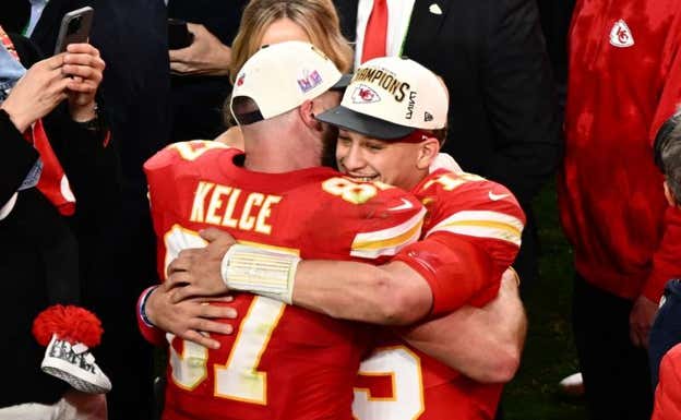 Mahomes y Kelce tras.  AFP