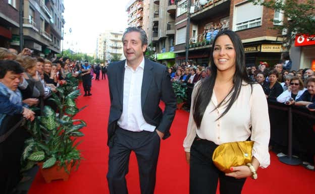 Pedrerol, junto a Irene Junquera.