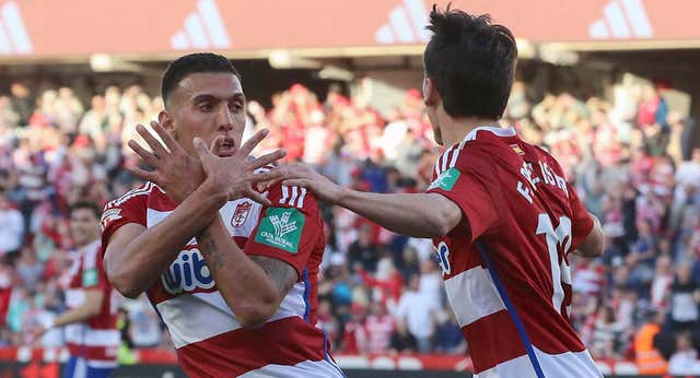 Uzuni salva al Granada y hunde a un Almería que sigue sin ganar
