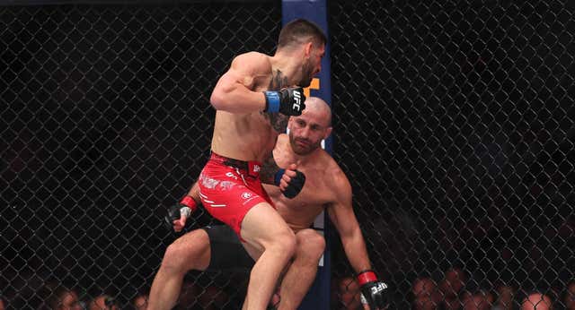 Así fue el golpe con el que Ilia Topuria dejó KO a Alexander Volkanovski y le rompió un diente