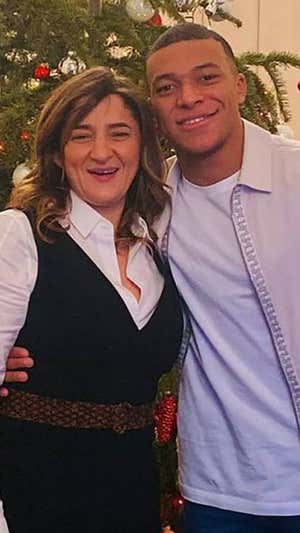 Mbappé junto a su madre, Fayza Lamari.