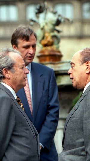Núñez, Cruyff y Pujol durante un acto. AGENCIAS