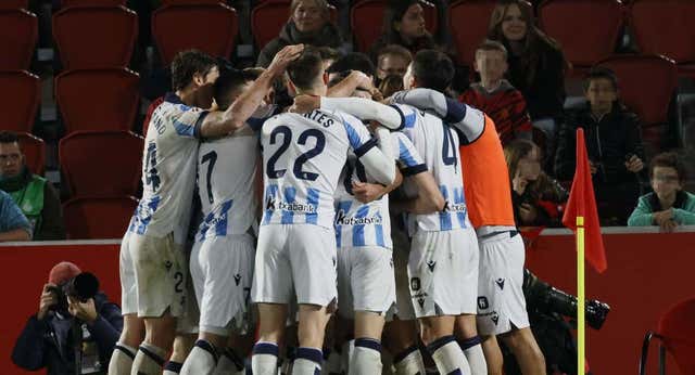 Mikel Merino acude en el 93′ al rescate de una Real que sufre para ganar a un Mallorca con diez