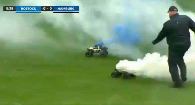 Pelotas de tenis, sugus y hasta coches teledirigidos: así son las protestas que revolucionan la Bundesliga