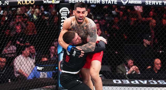 Topuria, de villano a héroe de la UFC por una canción y un KO