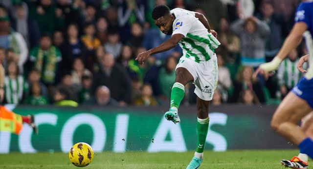 Bakambu quiere reactivar su conexión con Fornals