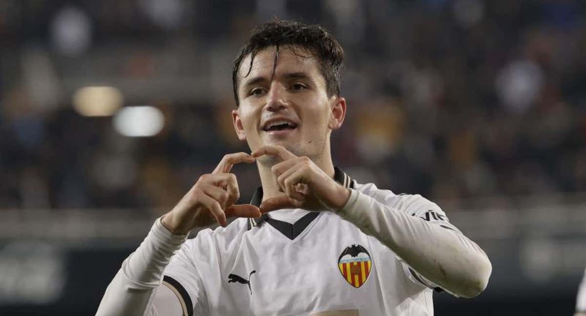 Hugo Guillamón celebra un gol.
