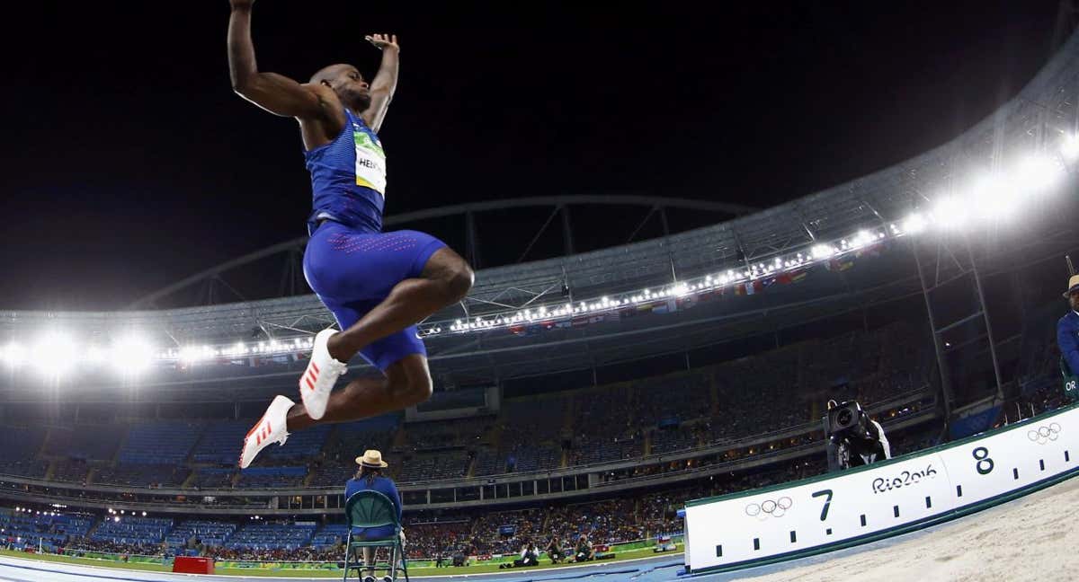 Jeff Henderson en el salto con el que ganó el oro en Río 2016.