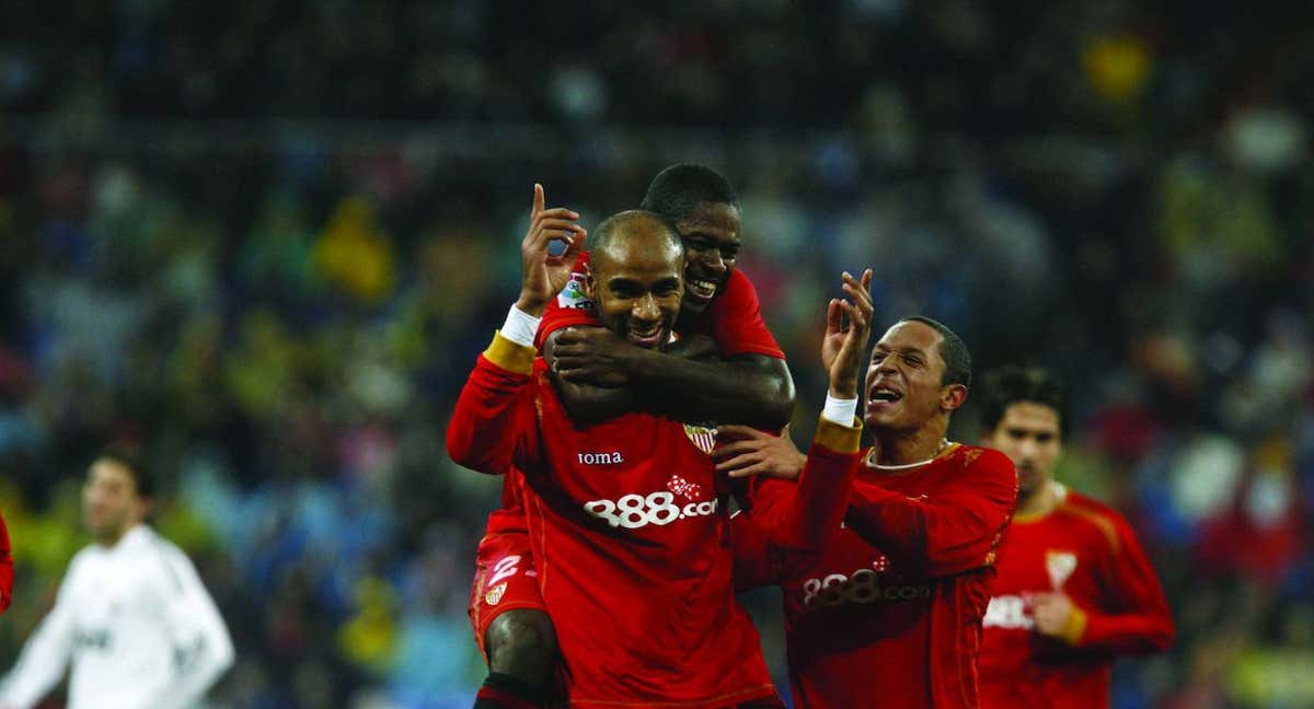 Kanoute, celebra uno de los goles en el Santiago Bernabéu./SEVILLA FC