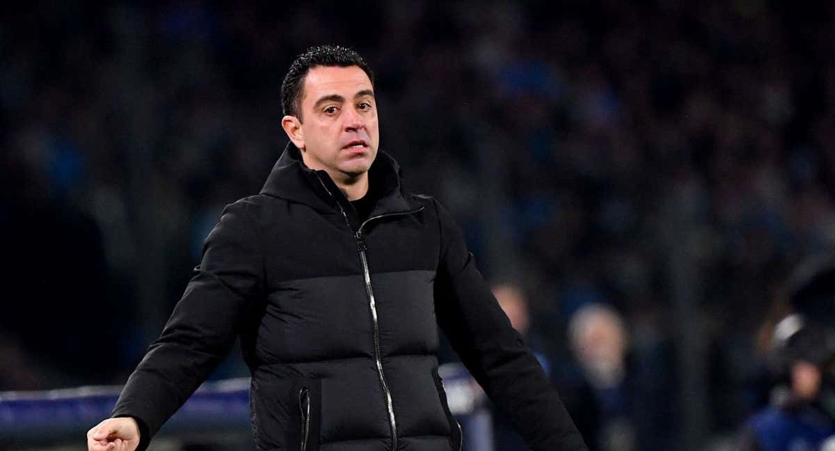 Xavi durante el partido en Nápoles.