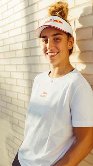 Bea Gonzalez en una campaña comercial. RED BULL