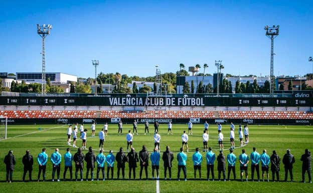 Minuto de silencio del Valencia.  Valencia CF