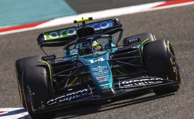 Fernando Alonso, al volante del AMR24 en Baréin.  Aston Martin