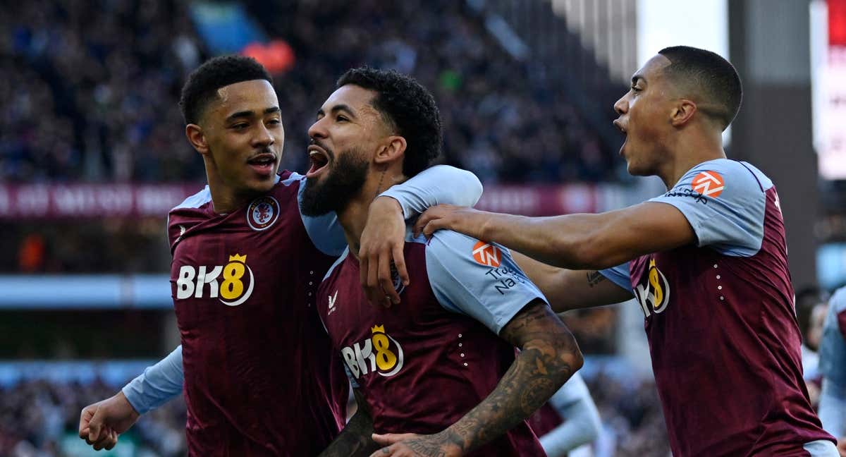 Douglas Luiz celebrando uno de sus goles ante el Forest. /REUTERS