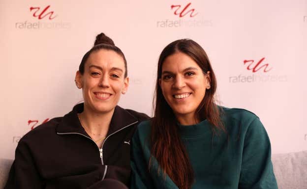 Breanna Stewart junto a Marta Xargay. Relevo | Álex Corral