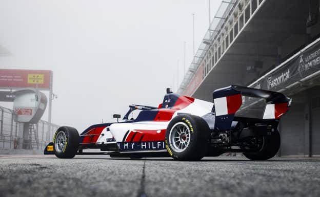 El monoplaza de Nerea Martí, con los colores de Tommy Hilfiger para la F1 Academy 2024.  N. Martí