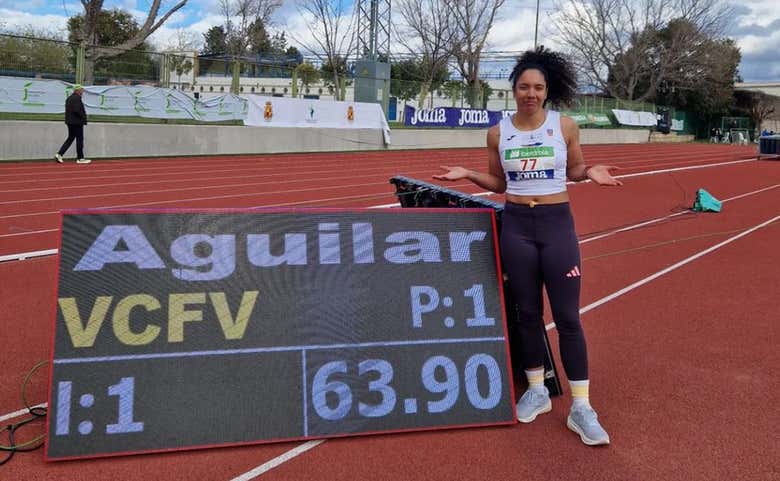 Yulenmis Aguilar, tras lanzar 63,90 metros.