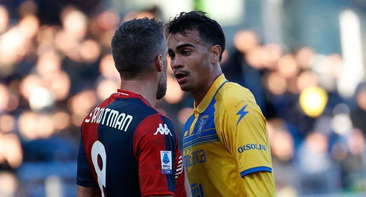 Reinier y Strootman durante un partido entre Frosinone y Genoa. /