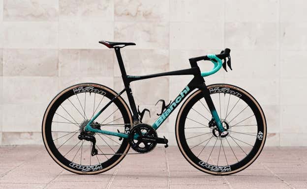 Bicicleta Bianchi Oltre RC del equipo Arkea para 2024. BIANCHI