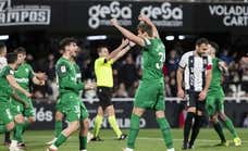 El Elche vuela hacia el ascenso tras el aviso de Beccacece