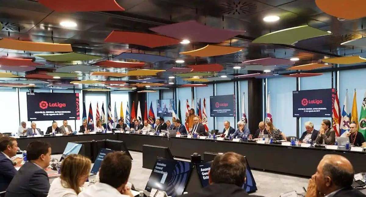 Representantes de los clubes en una Asamblea reciente en LaLiga.