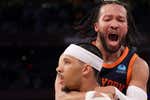 Los Knicks sobreviven con mucha polémica y tres compañeros de universidad