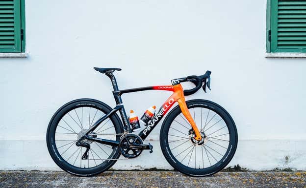 La nueva bicicleta Pinarello del equipo INEOS-Grenadiers. INEOS-Grenadiers